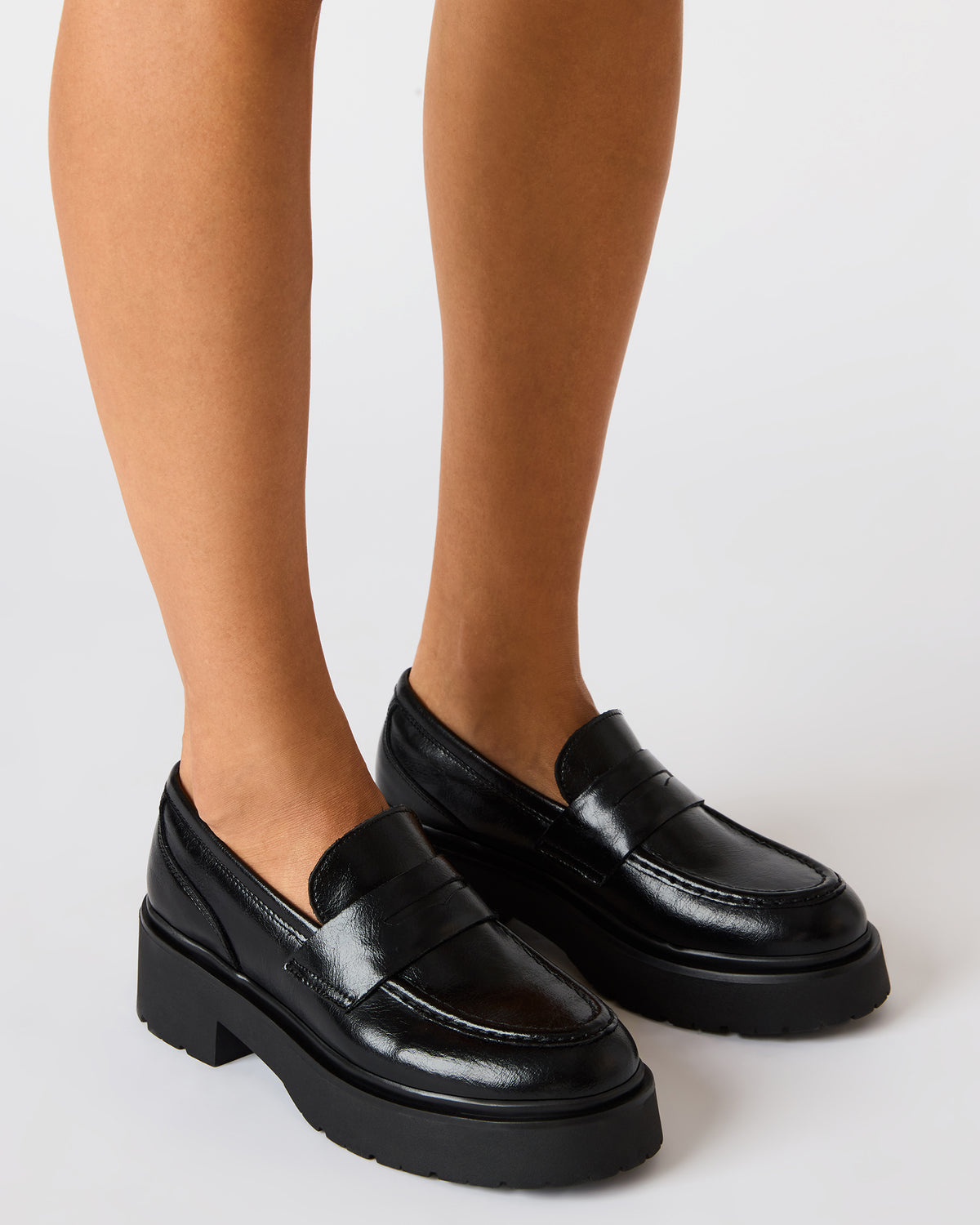 LAYKEN-H Black/White Platform Lug Women's Loafer | Steve Madden