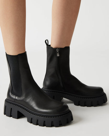 CHARGES Black Leather Platform Bootie | Women's Booties | Steve Madden
