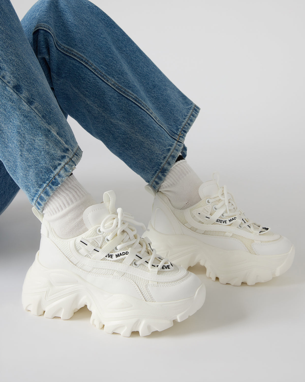 RECOUPE White Women's Chunky Platform Low-Top Sneaker | Steve Madden