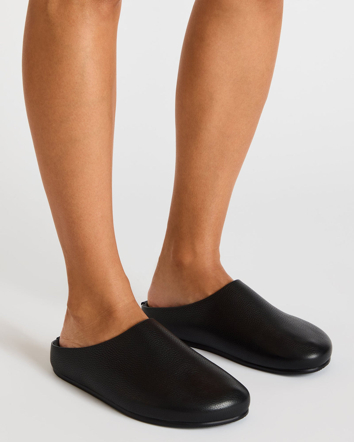 FERN Black Leather Mule Slip-On Round-Toe Women's Flat | Steve Madden