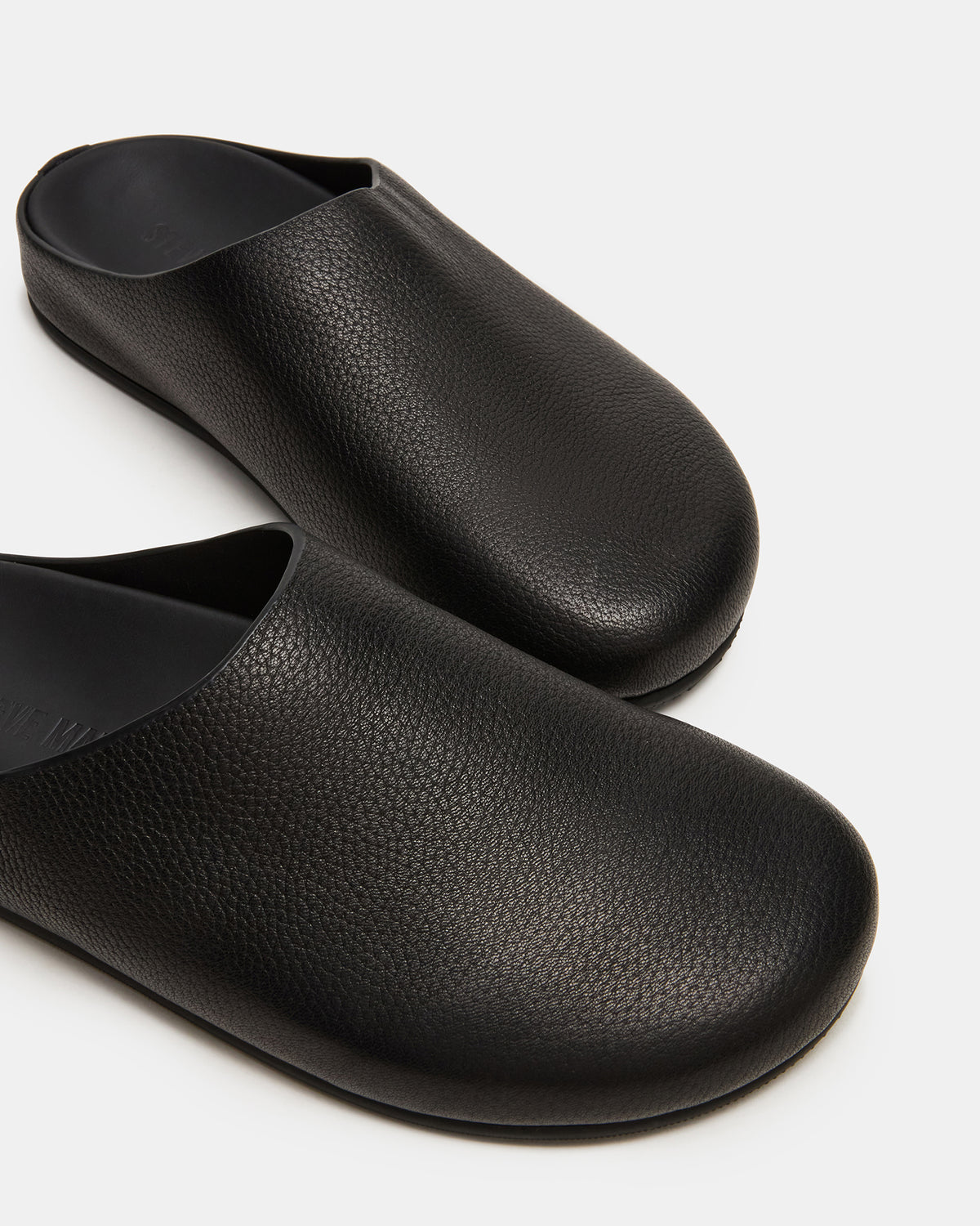 FERN Black Leather Mule Slip-On Round-Toe Women's Flat | Steve Madden