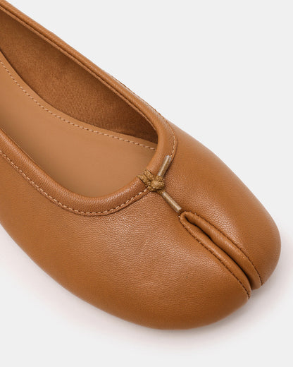 CALICO Tan Leather Split Toe Tabi Women's Ballet Flat | Steve Madden