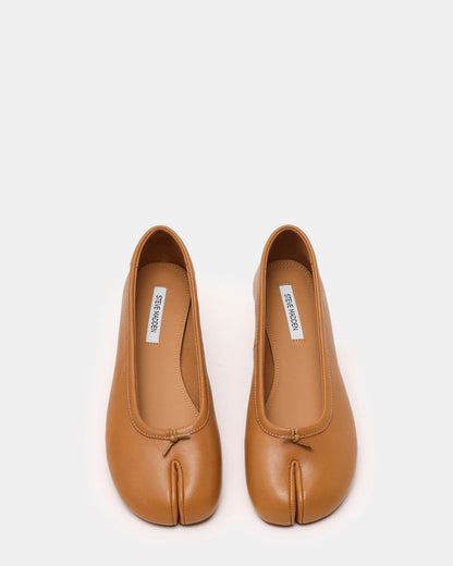 CALICO Tan Leather Split Toe Tabi Women's Ballet Flat | Steve Madden