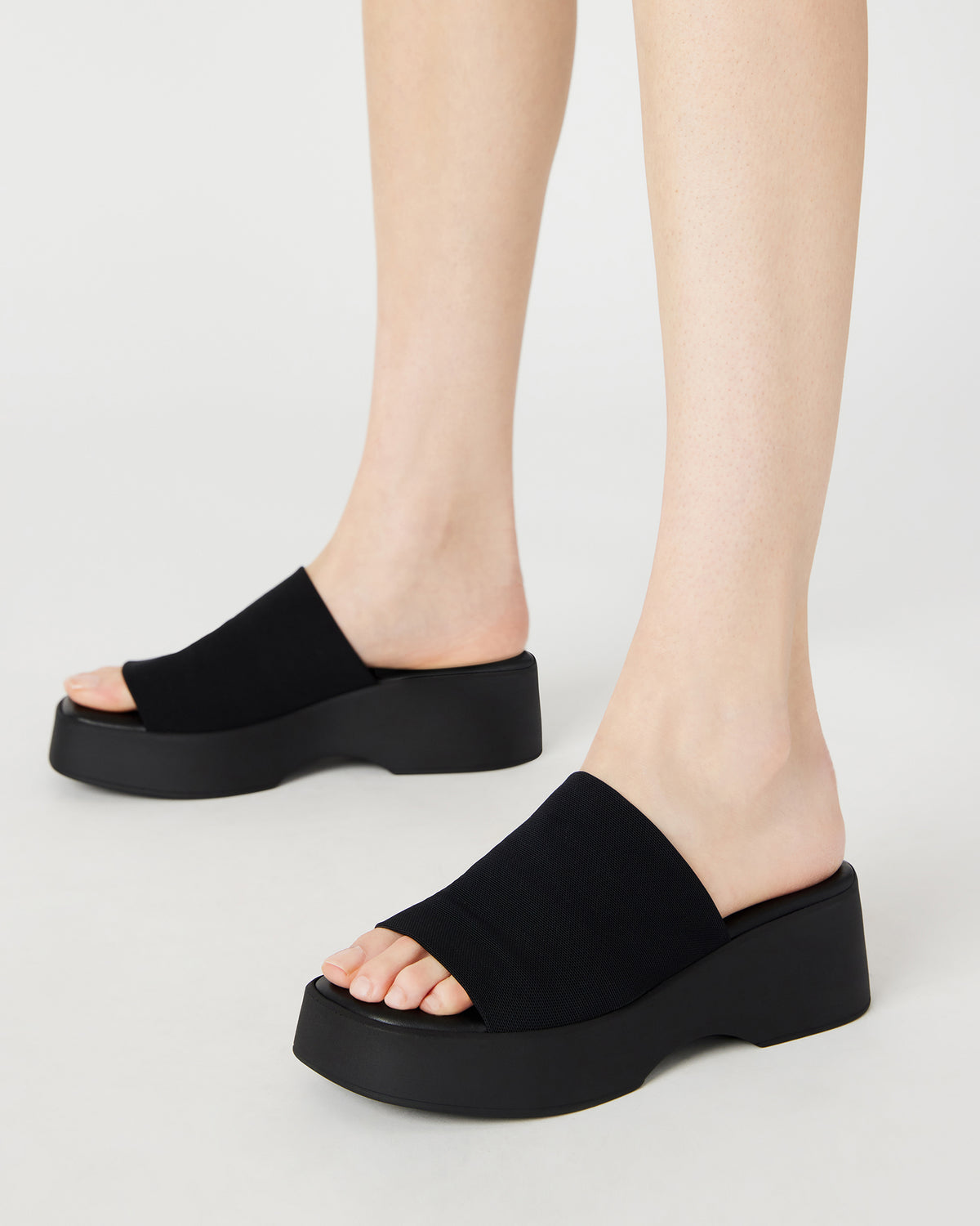 SLINKY30 Black Women's Platform Sandal | Steve Madden