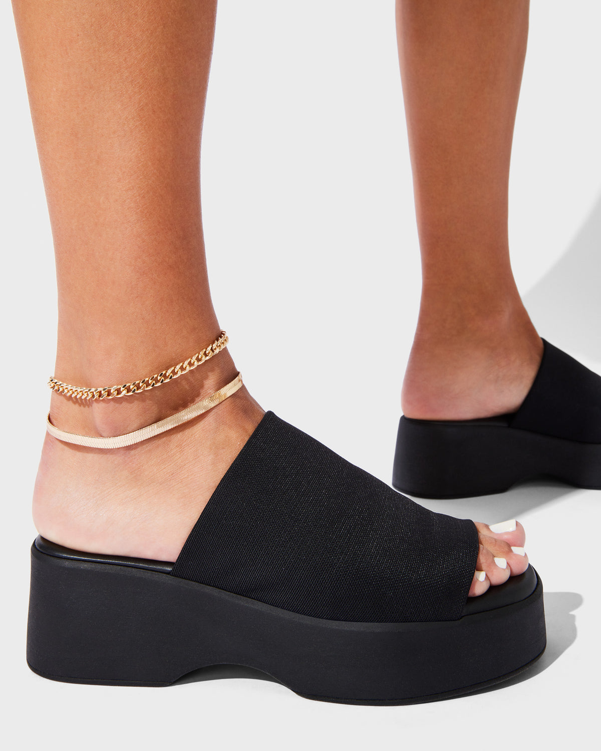 SLINKY30 Black Women's Platform Sandal | Steve Madden