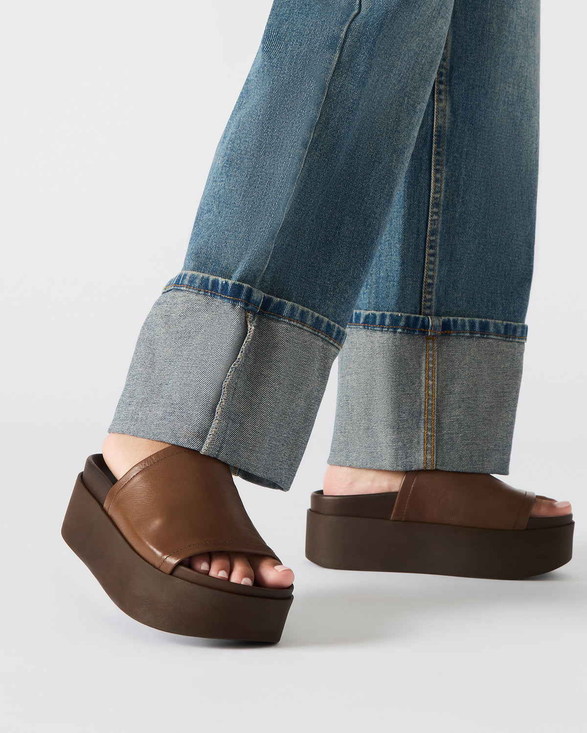 ARWEN Natural Raffia Platform Footbed Slide Chunky Women's Sandal | Steve Madden