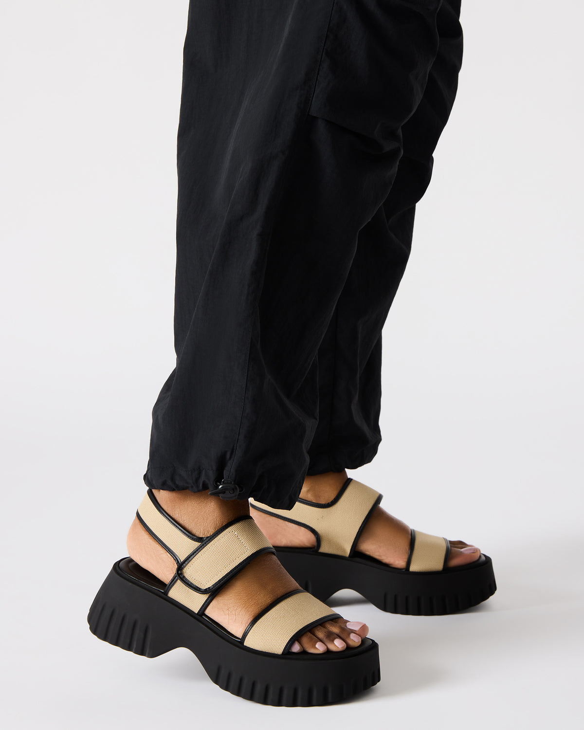 GROVER Black/Tan Women's Square-Toe Platform Sandal | Steve Madden