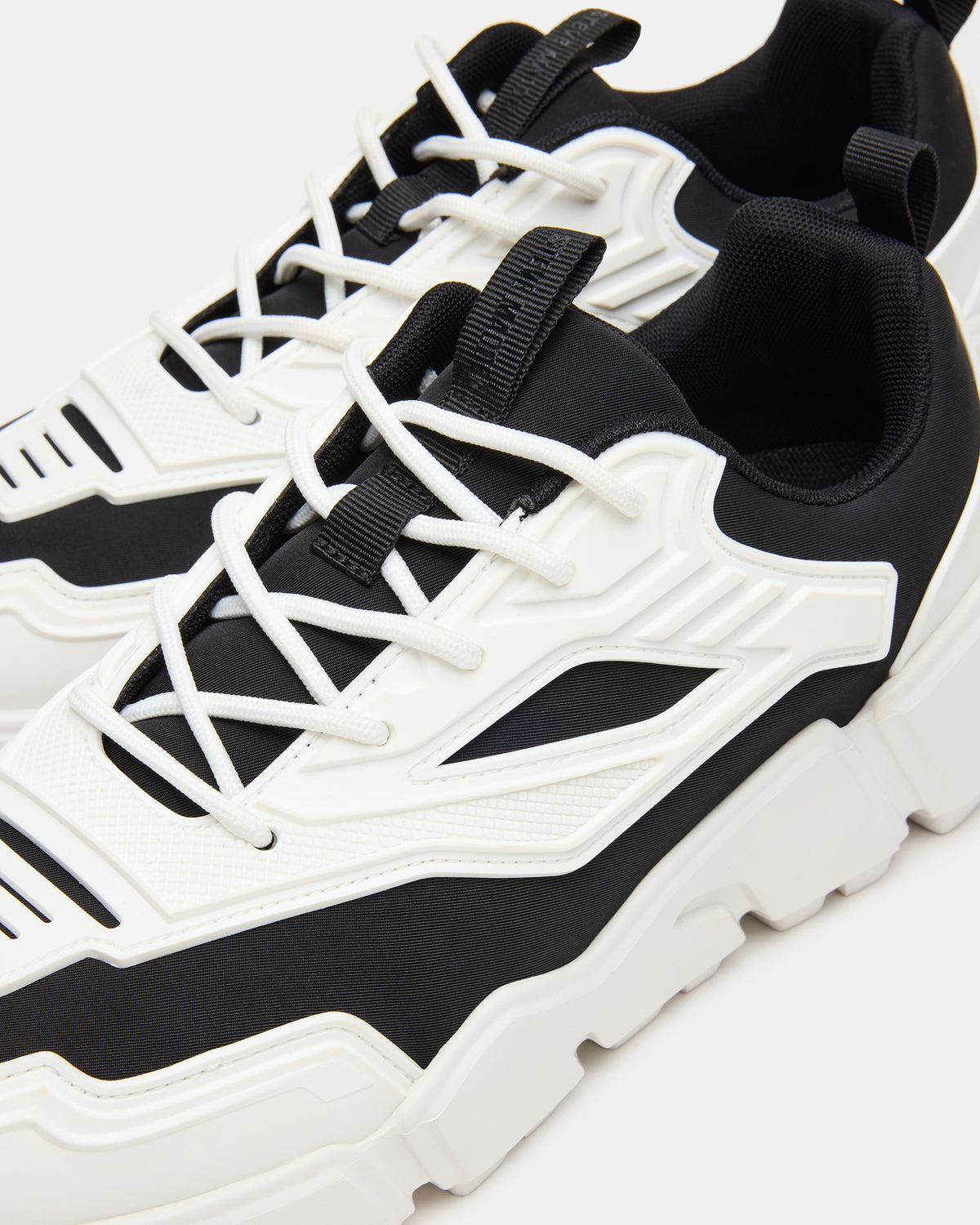 PACE Black/White Low-Top Lace-Up Men's Sneaker | Steve Madden