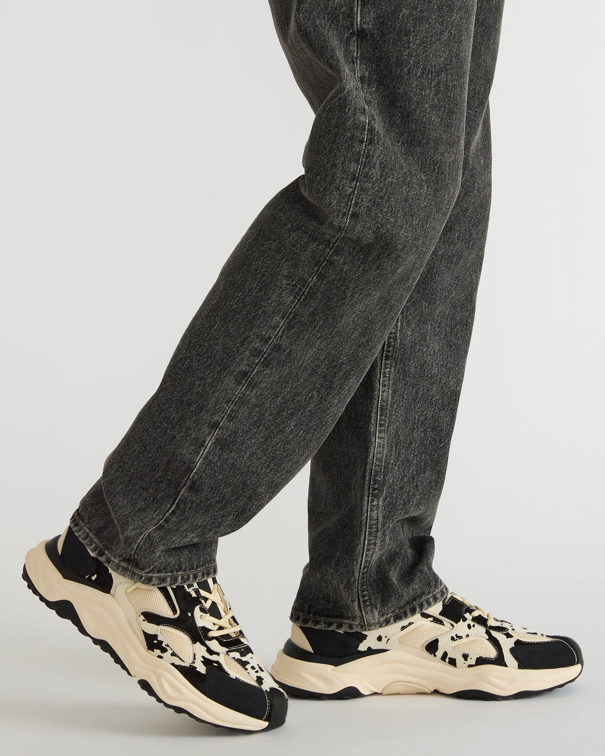 SALVADOR Black/White Low-Top Lace-Up Men's Sneaker | Steve Madden