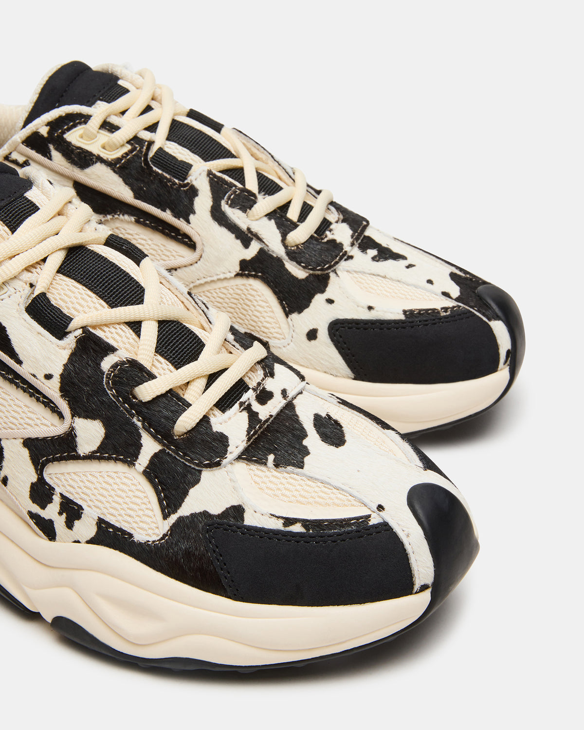 SALVADOR Black/White Low-Top Lace-Up Men's Sneaker | Steve Madden