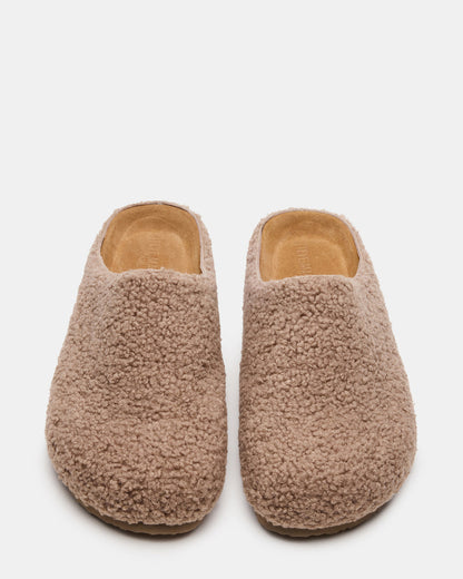 WENDELIN Taupe Faux Shearling Footbed Slip-On Men's Casual Clog | Steve Madden