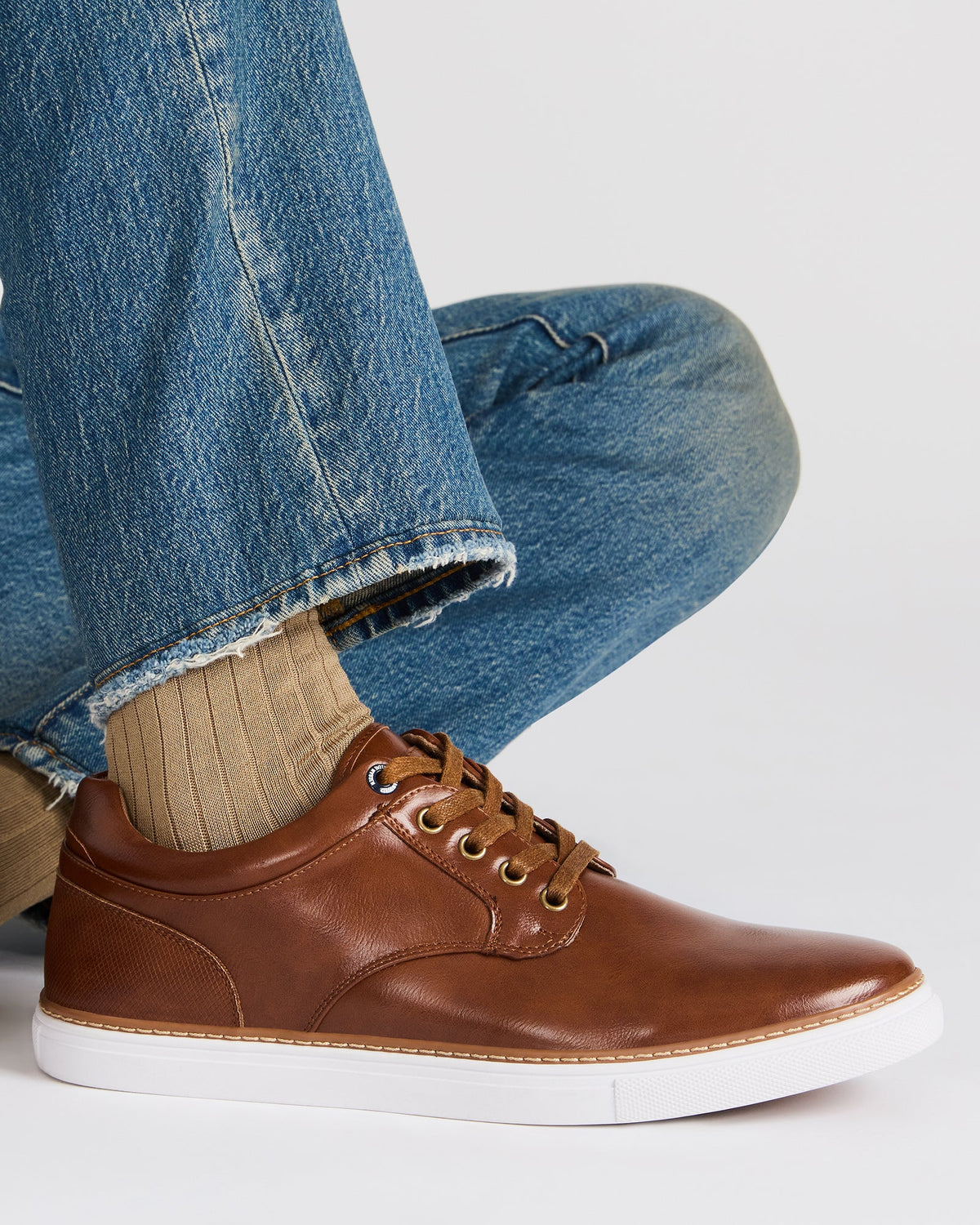 GUSS Tan Low-Top Men's Casual Shoe | Steve Madden