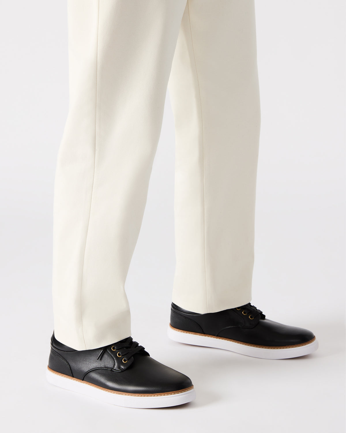 GUSS Black Low-Top Men's Casual Shoe | Steve Madden