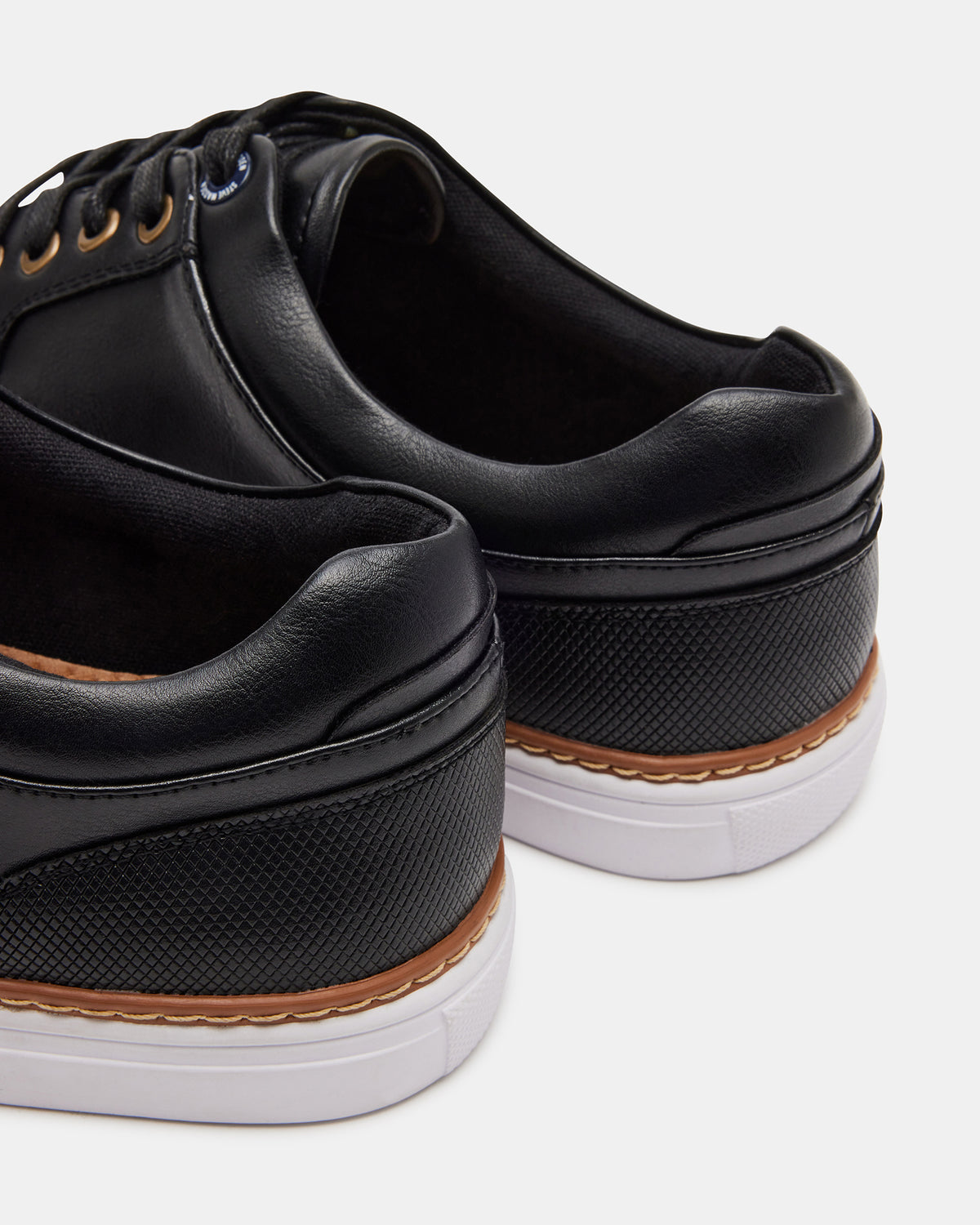 GUSS Black Low-Top Men's Casual Shoe | Steve Madden