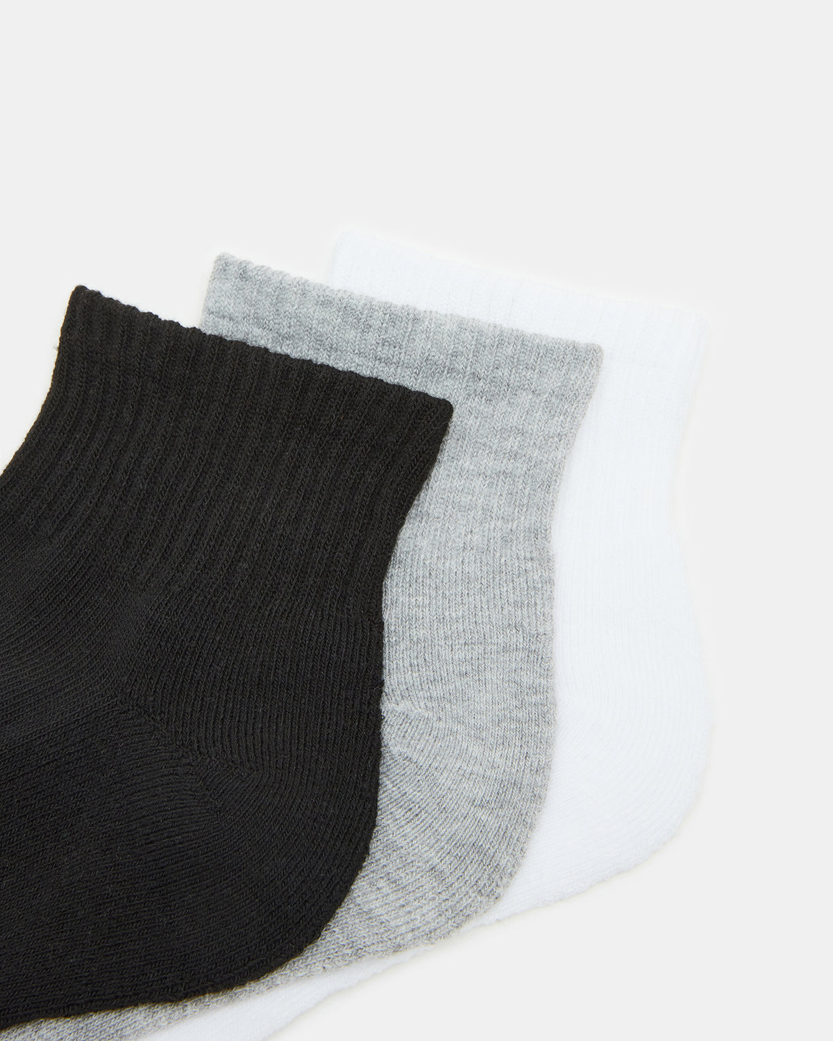SPORT CUSHION QUARTER SOCKS BLACK/WHITE | Men's Sport Quarter Socks | Steve Madden