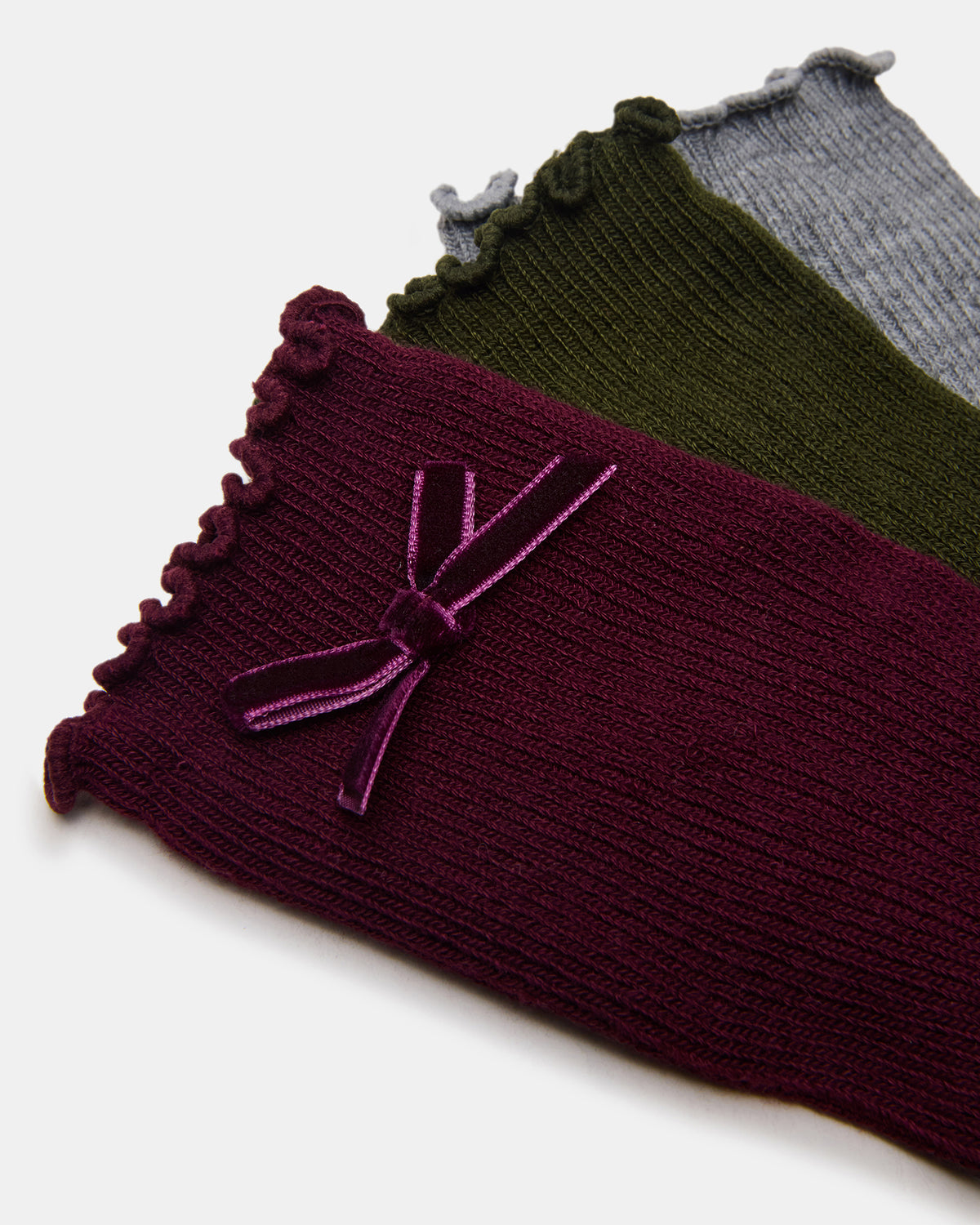 3 PACK FOLLY VELVET BOW RIB CREW SOCKS CHERRY Women's Lettuce Edge Delicate Bow Socks | Steve Madden
