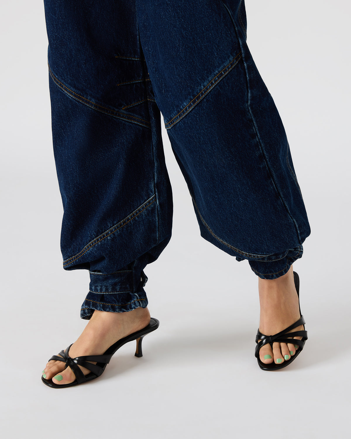 TRE Dark Denim Barrel Women's Jean | Steve Madden
